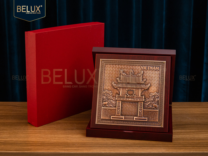 Hộp gỗ mặt vuông Khuê Văn Các bằng đồng đỏ 23x23cm